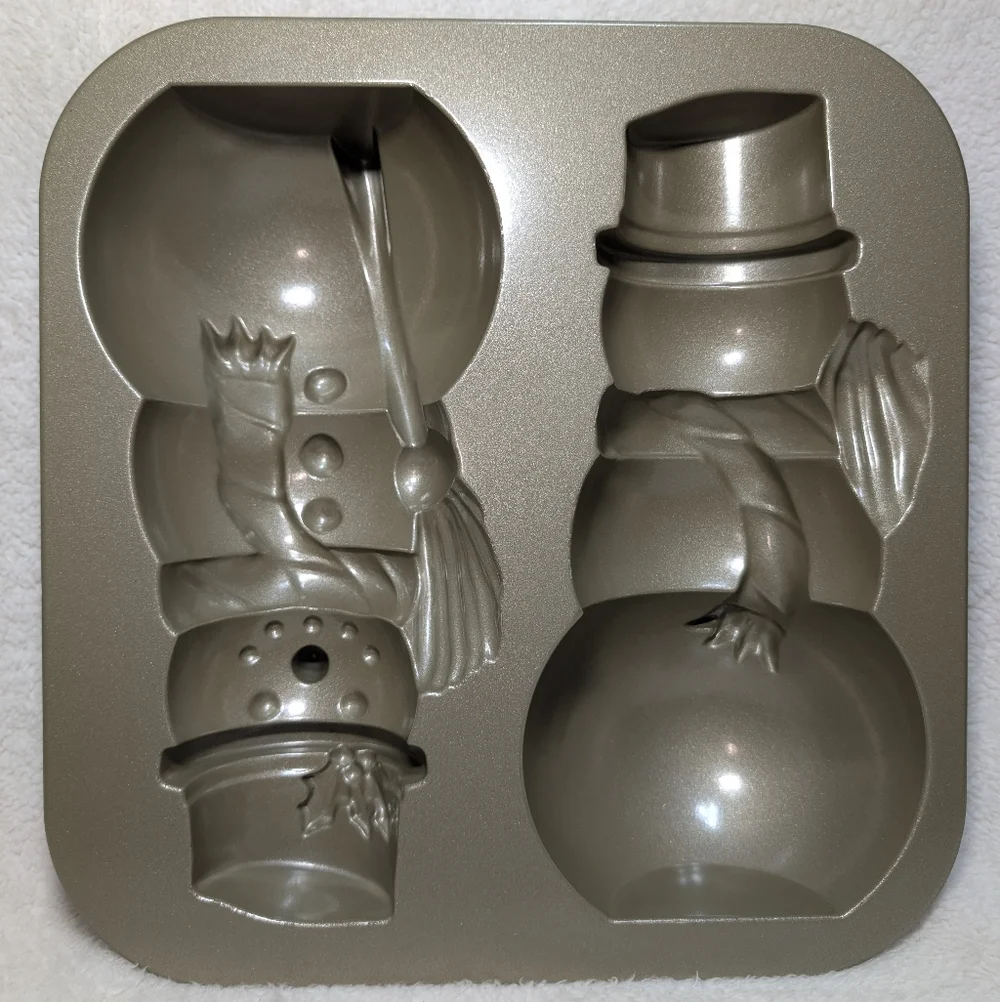 Nordic Ware Nonstick Cast Aluminum 3D Snowman Gold Cake Pan Christmas Winter